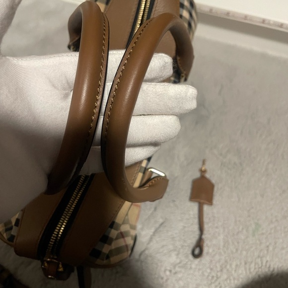 Burberry Beige Plaid Boston bag with strap - Picture 10 of 11